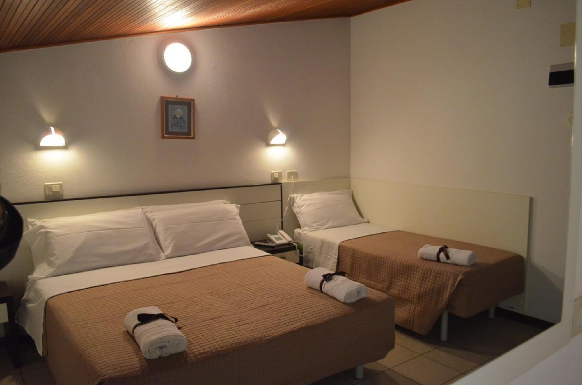 Hotel Europa Milano Marittima Pokoj fotografie